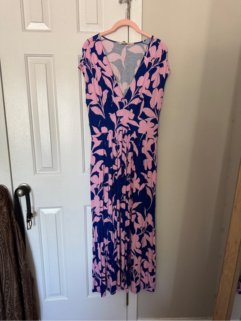 Boden jersey Floral V-Neck Maxi Dress - Pink on Navy